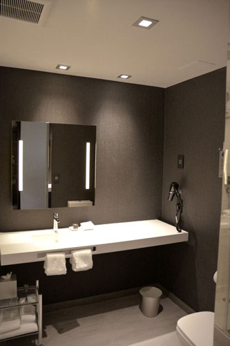 achotel_bathroom2_lrg