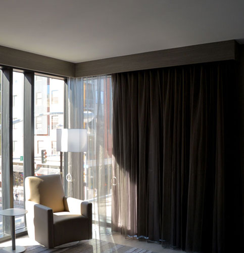 achotel_cornerwindow